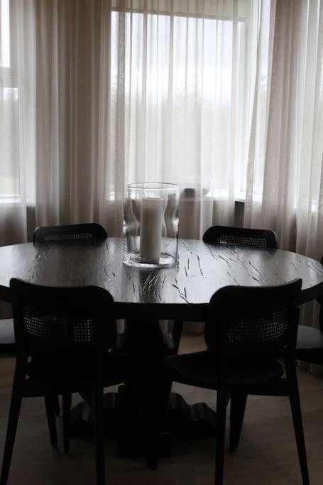 Quiet And Cozy Apartment With A Lake View Reykjavík Exterior photo